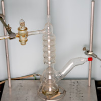 Glass Oil Diffusion Vacuum Pump Table Top High Vacuum with oil stand and heater